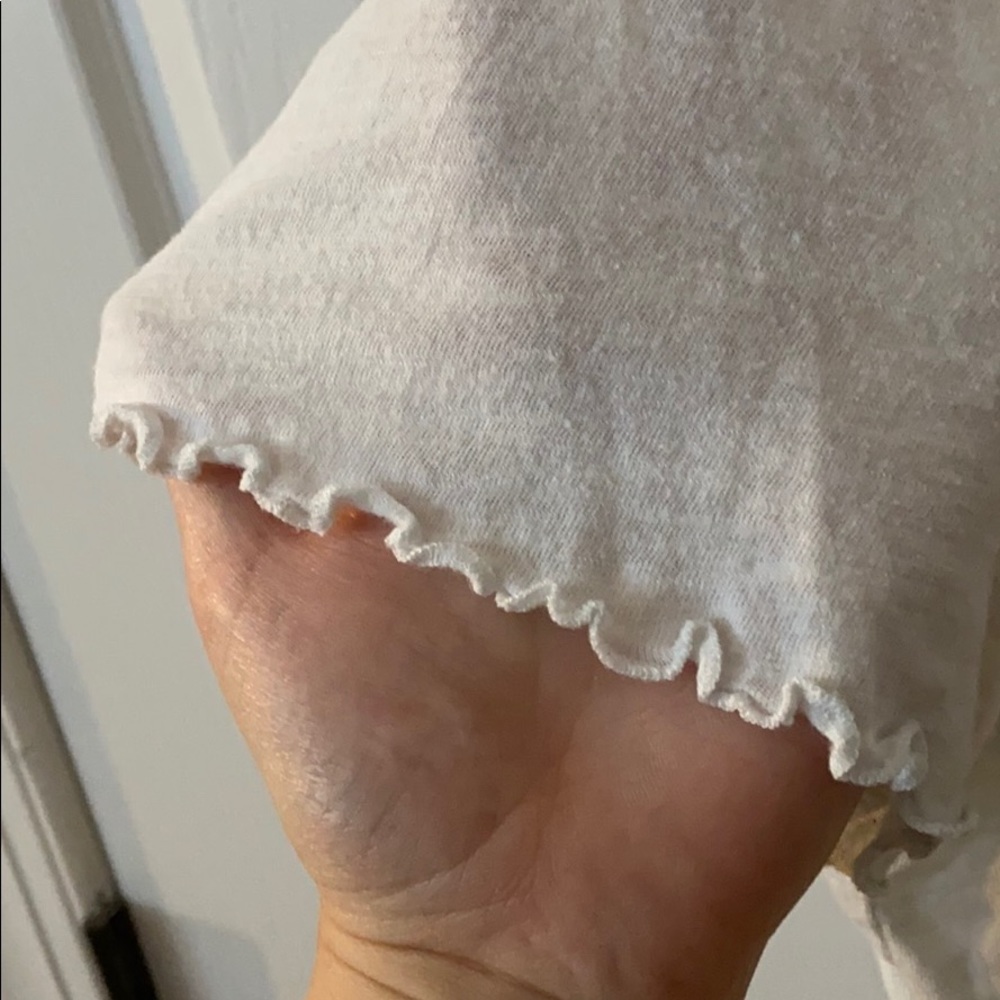 White crop top with rainbow strip - Picture 4 of 7